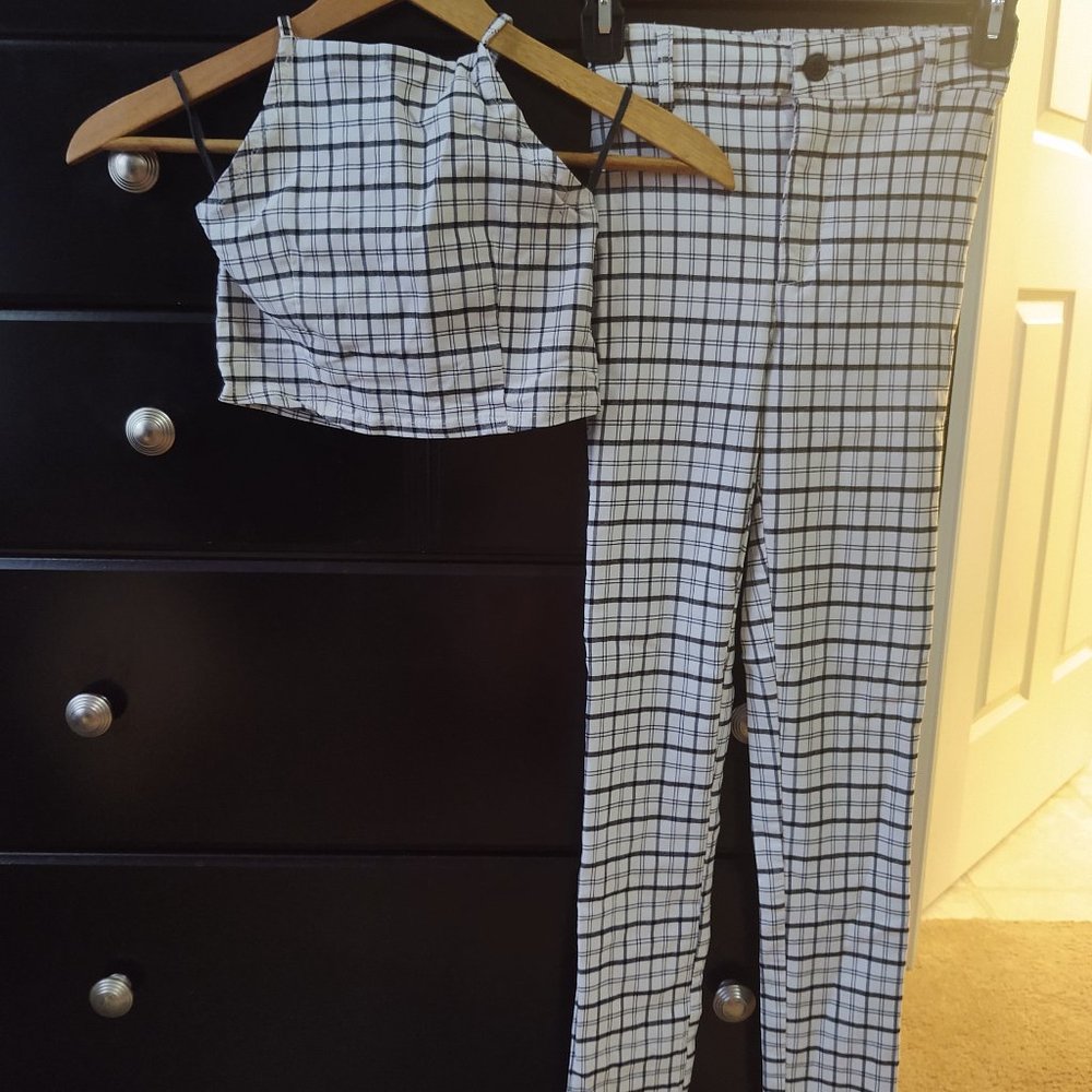 Black and White Plaid Junior XS Garage outfit